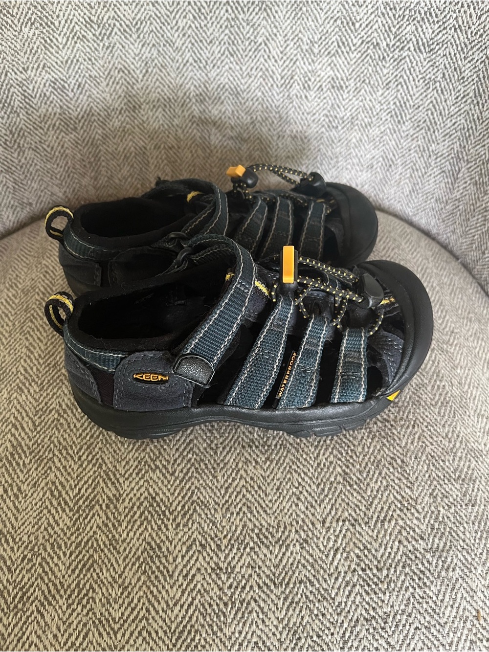 KEEN Newport H2 Kids Size 11 Waterproof Navy Yellow Hiking Water Sandals - Picture 2 of 7
